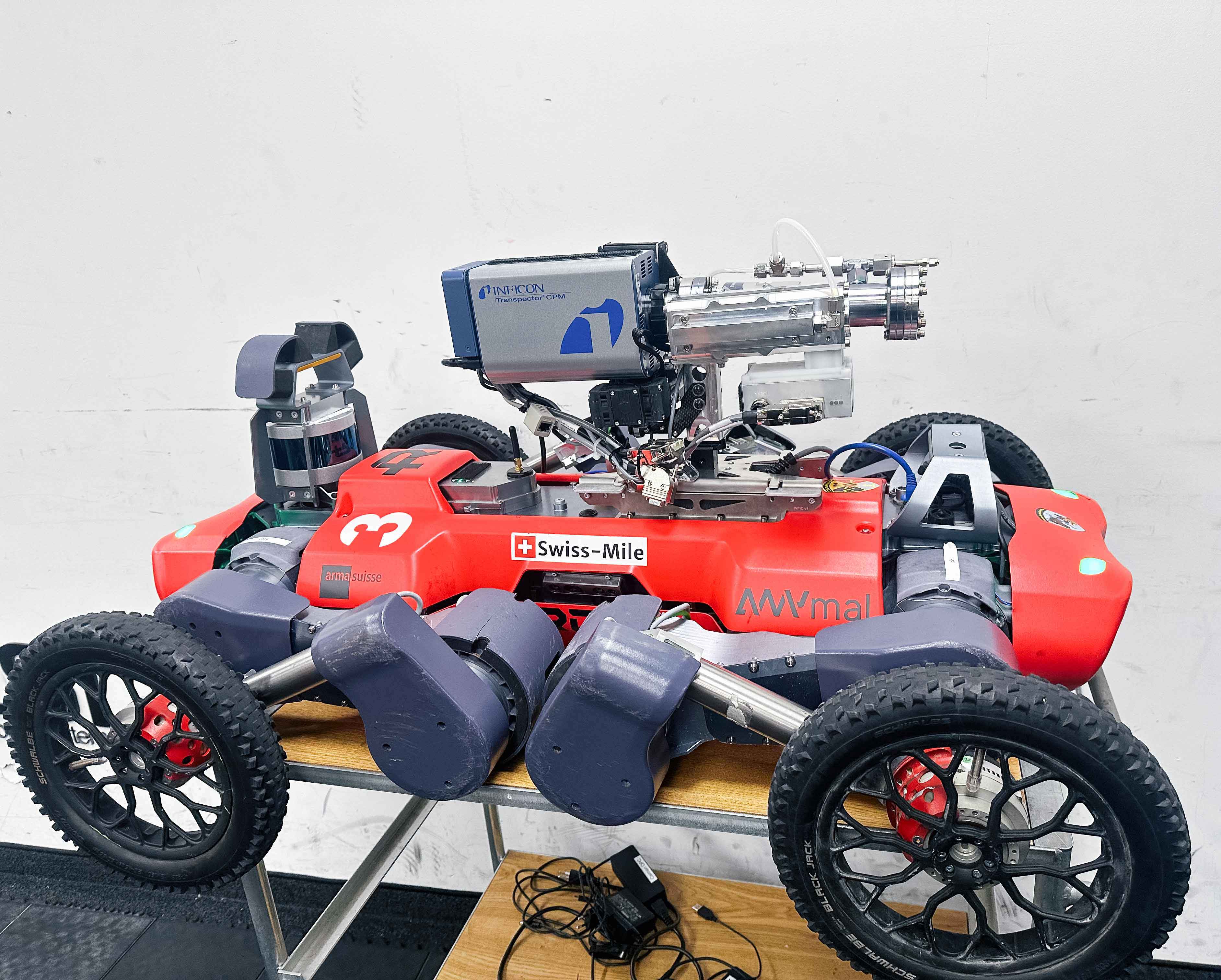 エリアマッピング、モニタリング、現場センシングのための自律型ロボット