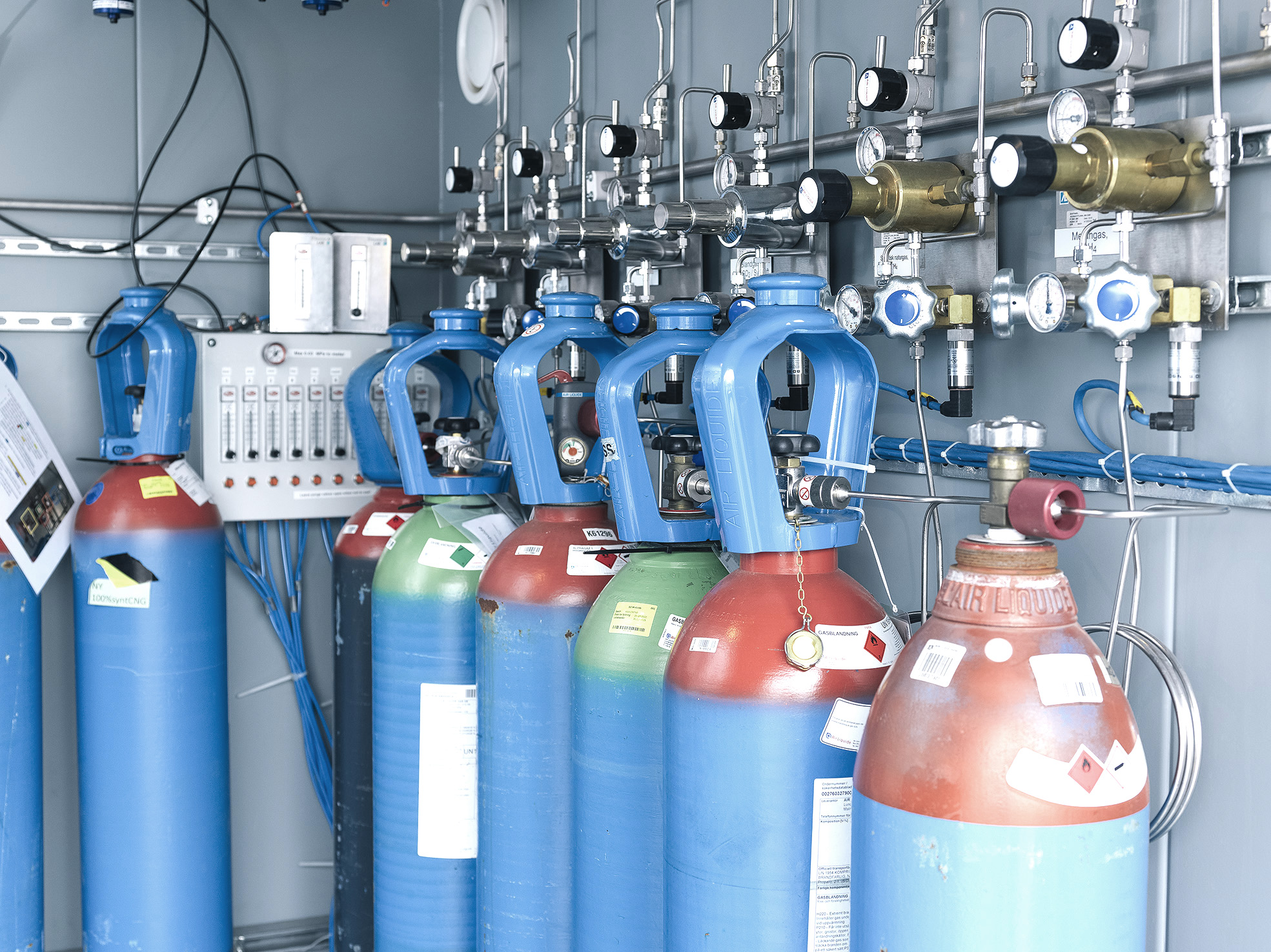 Gas bottles installation