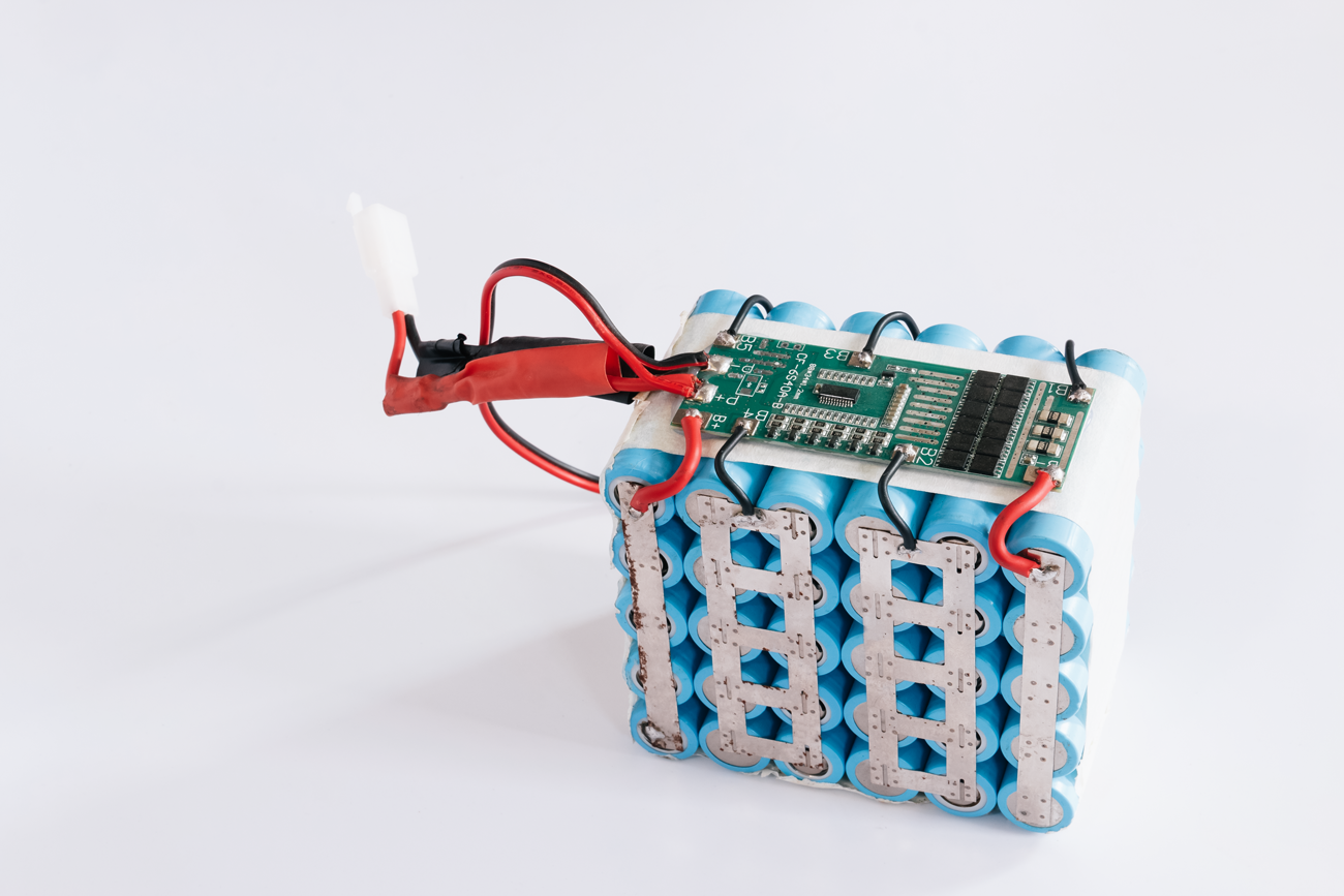 shutterstock_2248038329_battery_pack_filter_LR