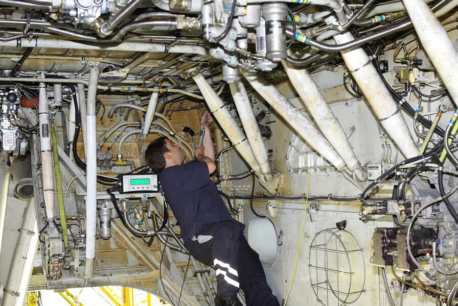 Leak Detection in Aviation How to Pinpoint A Fuel Leak INFICON