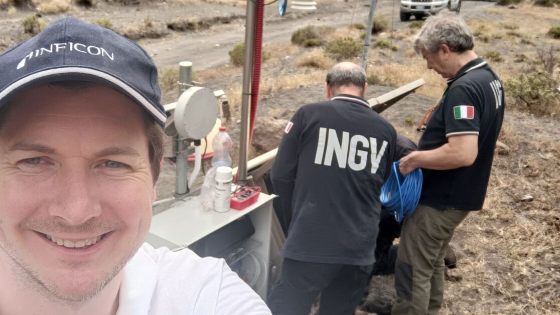 Autorretrato de Josef Gentz durante la construcción del dispositivo Josef_Genz_Selfie