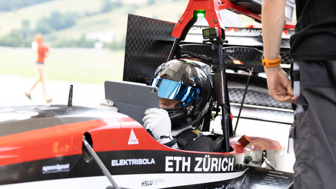 AMZ Racing Formula Students Geschinen - driver watching his test drive
