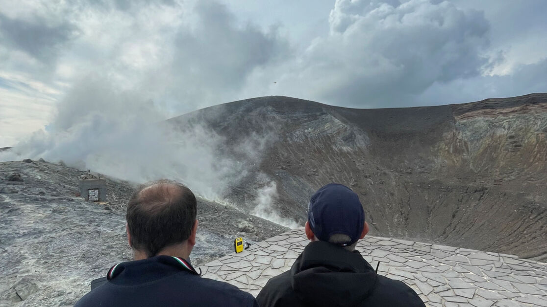 Volcano_Sicily_INGV_on the volcano