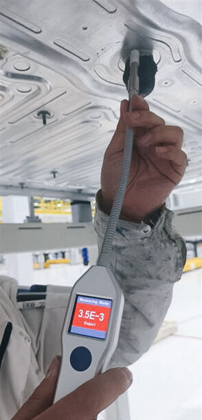 Sentrac permite la detección precisa de fugas en superficies verticales e invertidas con facilidad. leak detection vertical surfaces filtered