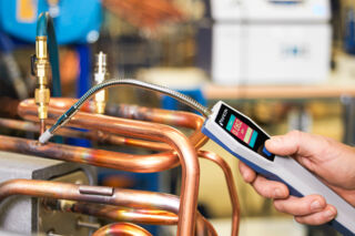 Hand probe with multi-function button, display for leak indication and LED-lights Sentrac_landingpage_handprobe