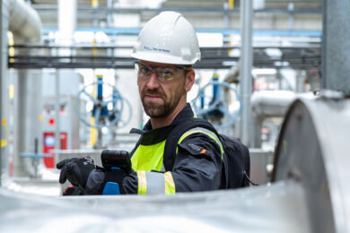 Operator using LDAR equipment in a gas distribution environment