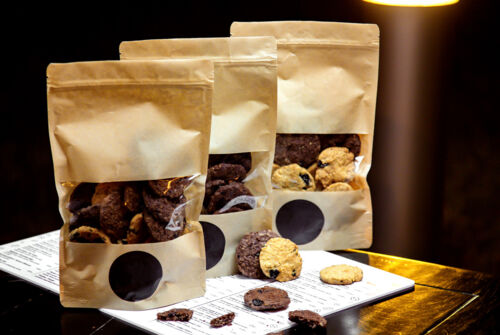 <a href="https://www.freepik.com/free-photo/black-white-cookies-package_7105180.htm#page=2&query=cookies-package&position=12&from_view=search&track=sph">Image by KamranAydinov</a> on Freepik