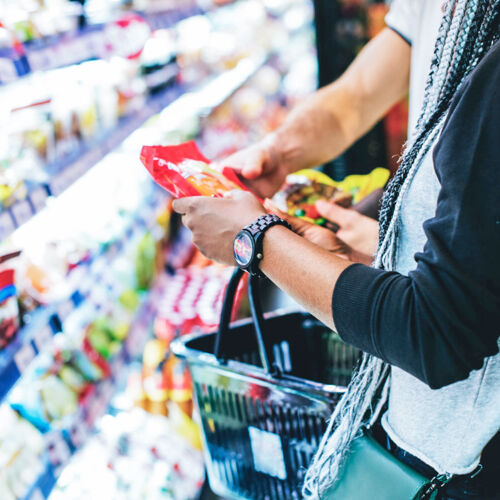 <a href="https://www.freepik.com/free-photo/couple-shopping-food_2977287.htm#page=4&query=supermarkt%20regale&position=9&from_view=search&track=ais">Image by rawpixel.com</a> on Freepik <a href="https://www.freepik.com/free-photo/couple-shopping-food_2977287.htm#page=4&query=supermarkt%20regale&position=9&from_view=search&track=ais">Image by rawpixel.com</a> on Freepik