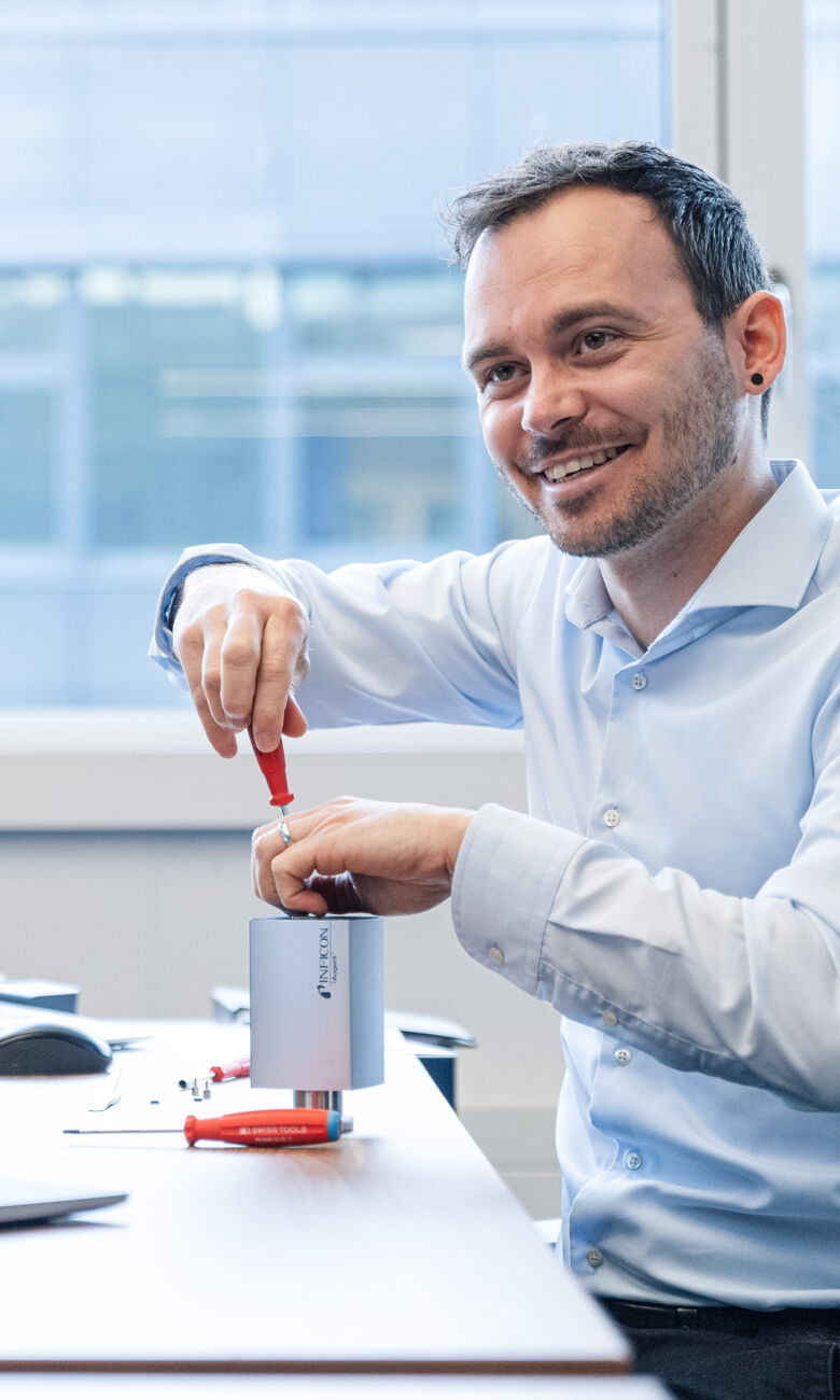 Sidepicture_Research Development