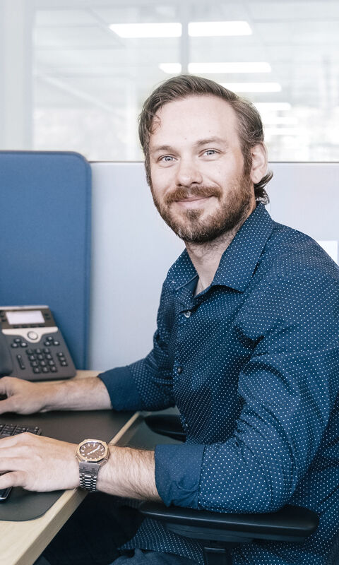 Sidepicture_ISS_Office_Sales